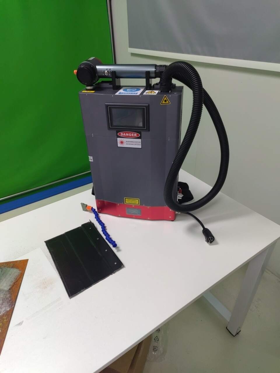 Mini Handheld Mopa Laser Reinigungsmaschine oder Metallrostöl